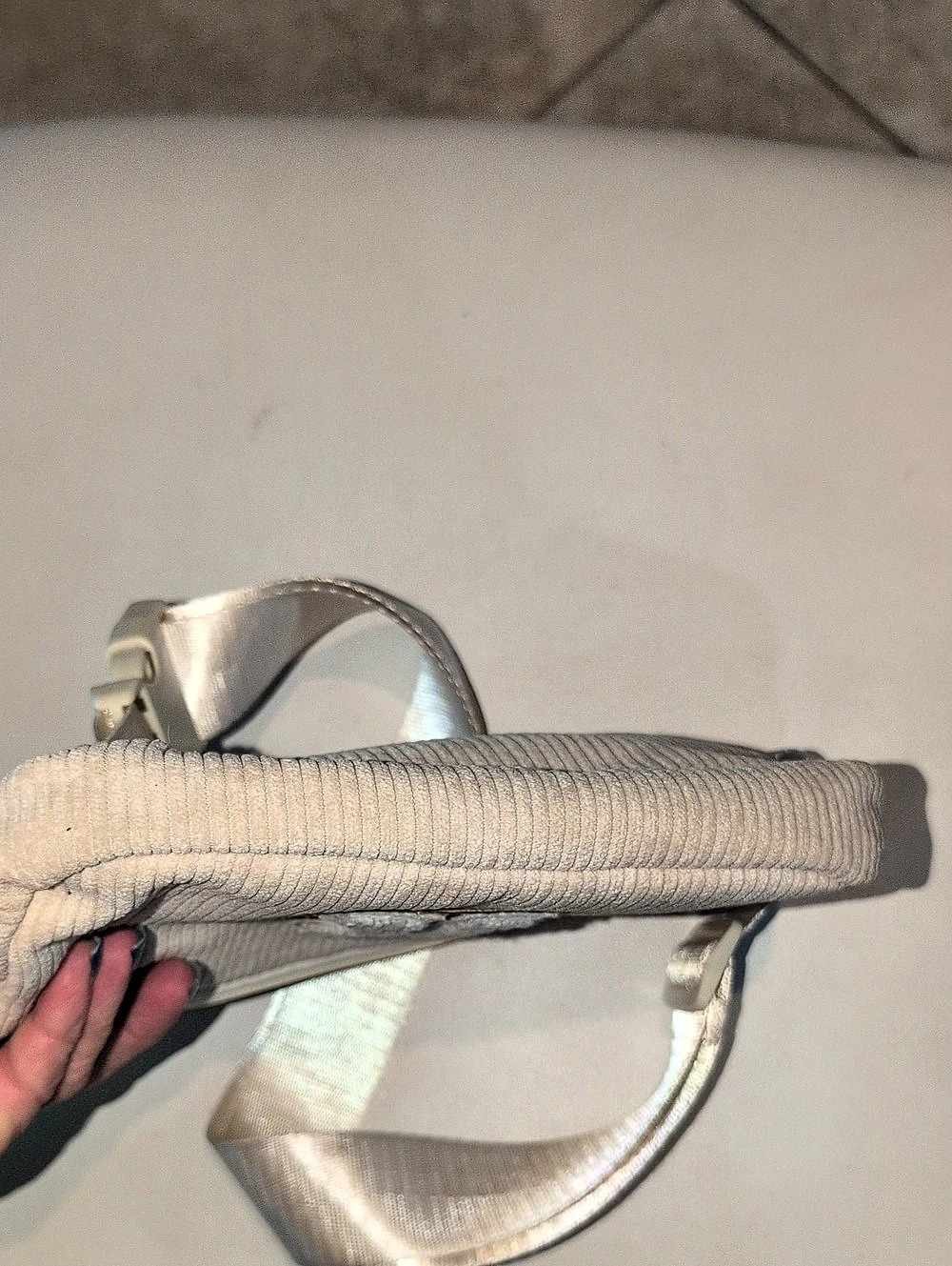 Cream Ribbed Crossbody Bag With An "R" Patch On Front - Picture 2 of 12